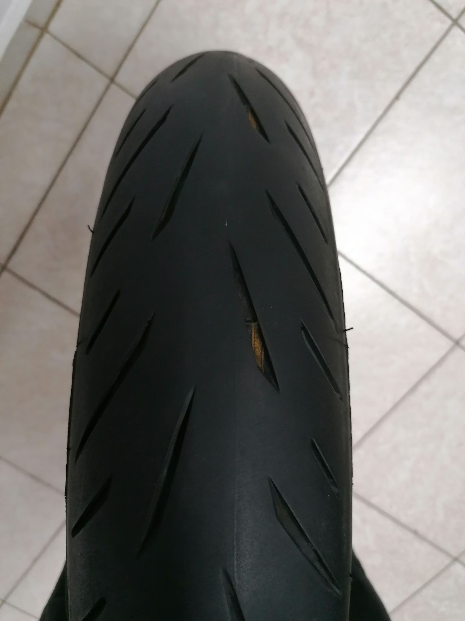 Гуми за мотор Bridgestone, Michelin