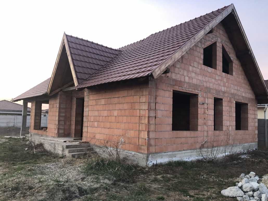 Servicii acoperișuri: dulgherie, reparații, montaj complet