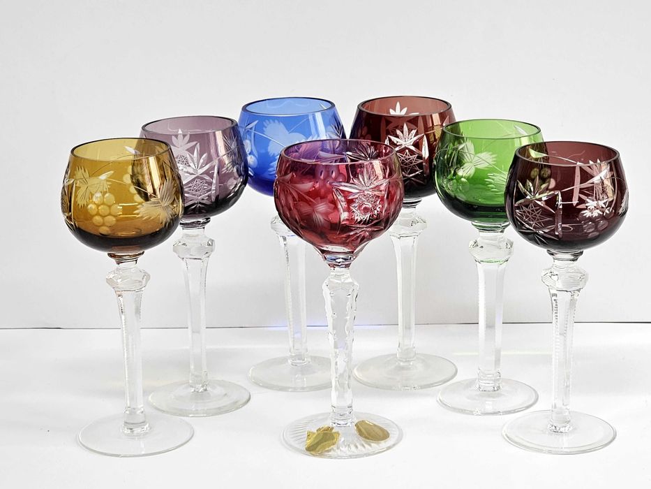 Висококачествен ръчно шлифован цветен 24% РВО кристал.