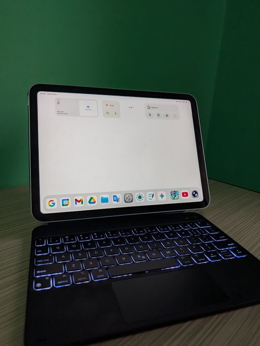 iPad 10.9 (2022), 64GB cu husă ESR şi stilou Next ONE (istyle.ro)
