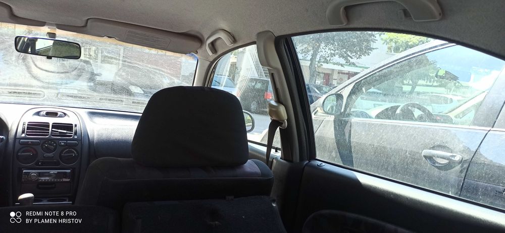 Митсубиши carisma бензин и дръжки за вратите.