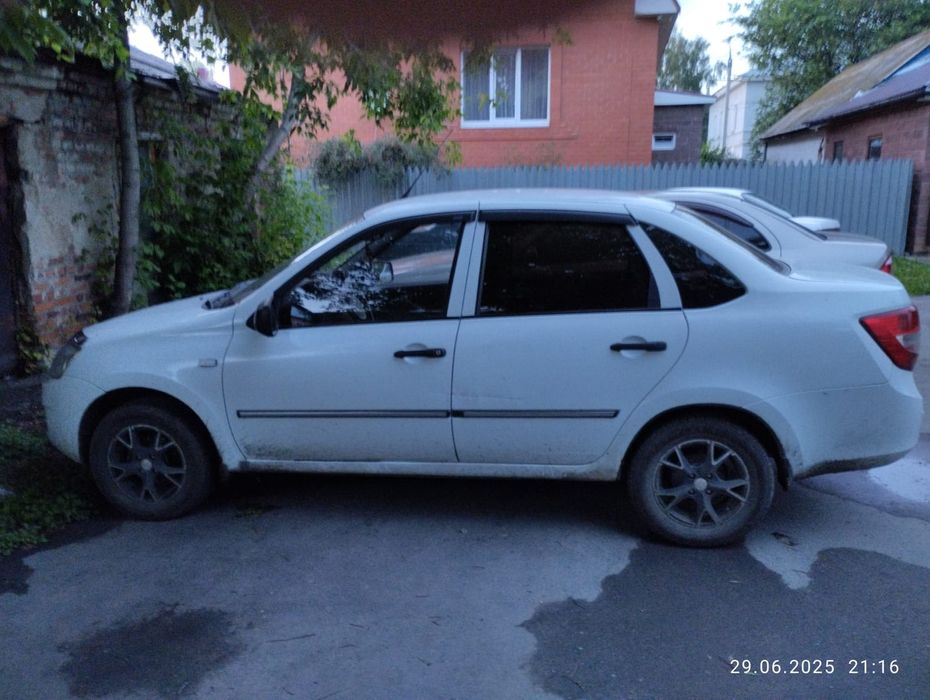 Продам Ладу гранта 2012 года