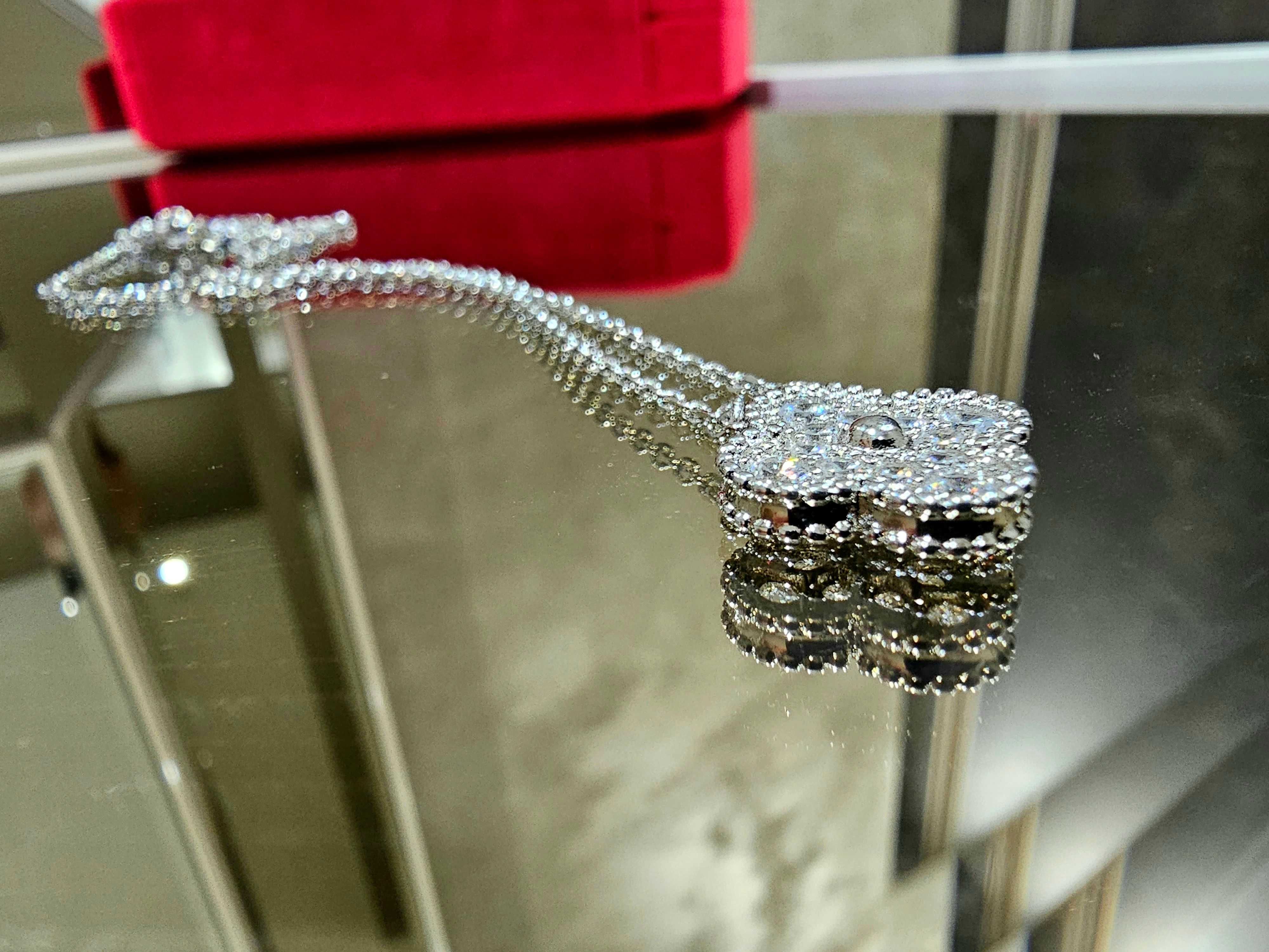 Van Cleef & Arpels VCA Silver Diamond Alhambra 1 Clover Дамско Колие