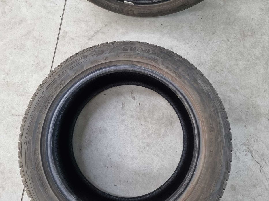 2 Anvelope de IARNA 215.55.17 'GOODYEAR' ; stare buna