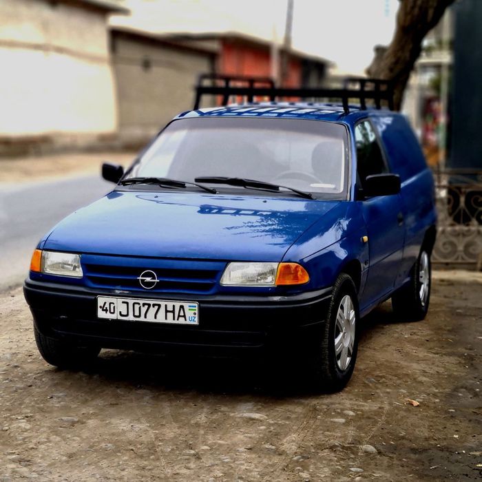 Opel astra soriladi