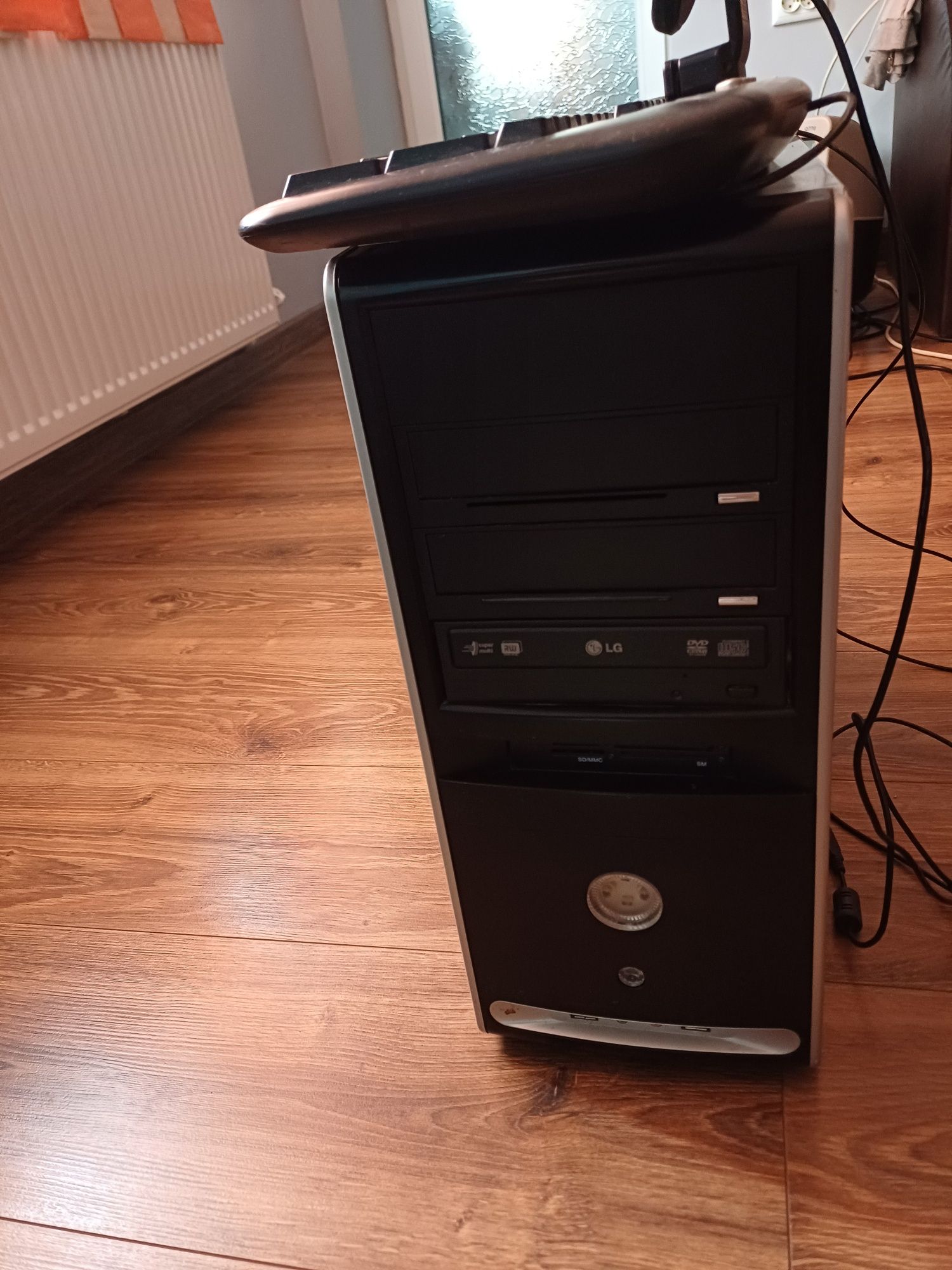 Vând unitate PC completa