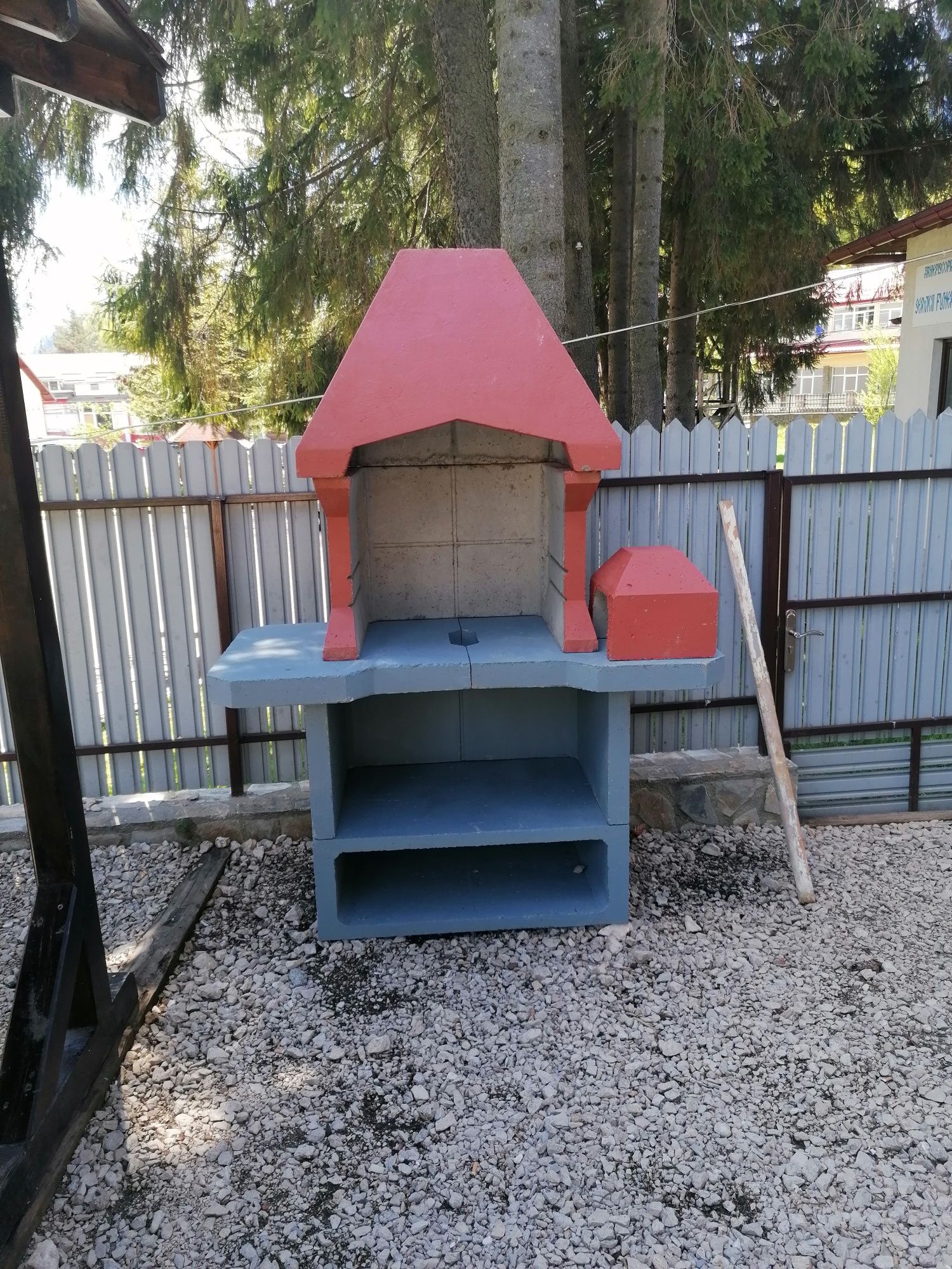 Grătare din beton armat. Rezistent la foc nu crapa
