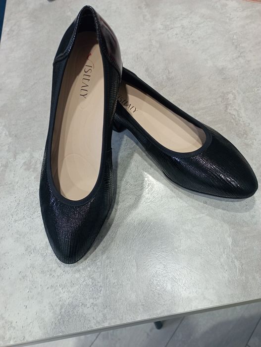 Продам женские туфли.