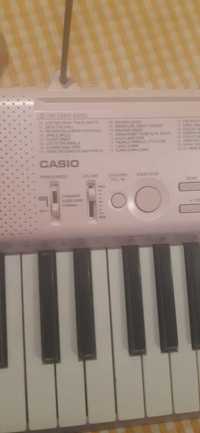 электрическое пианино (синтезатор) CASIO