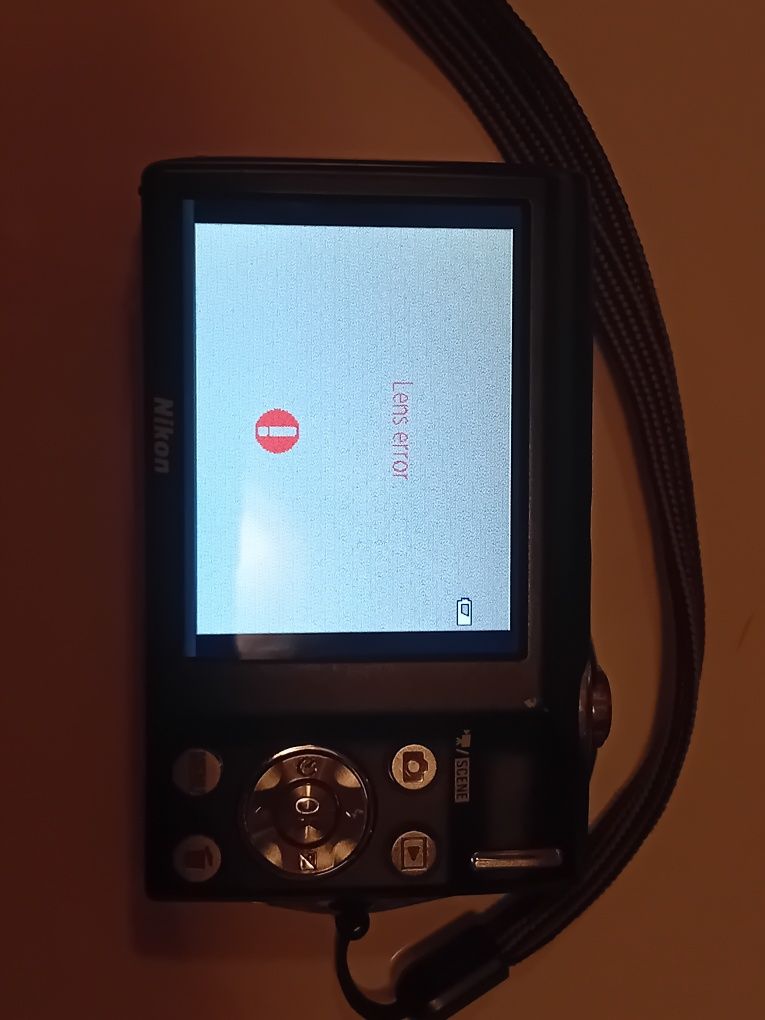 Nikon Coolpix S3000 (check desc)