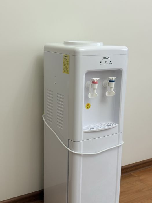 Диспенсер с 19-л бутылками