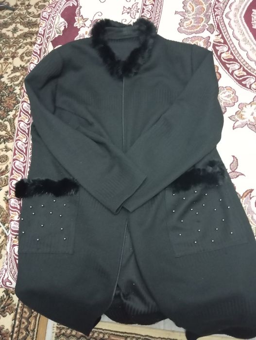 Продаются кардиган,дублёнка,платья.