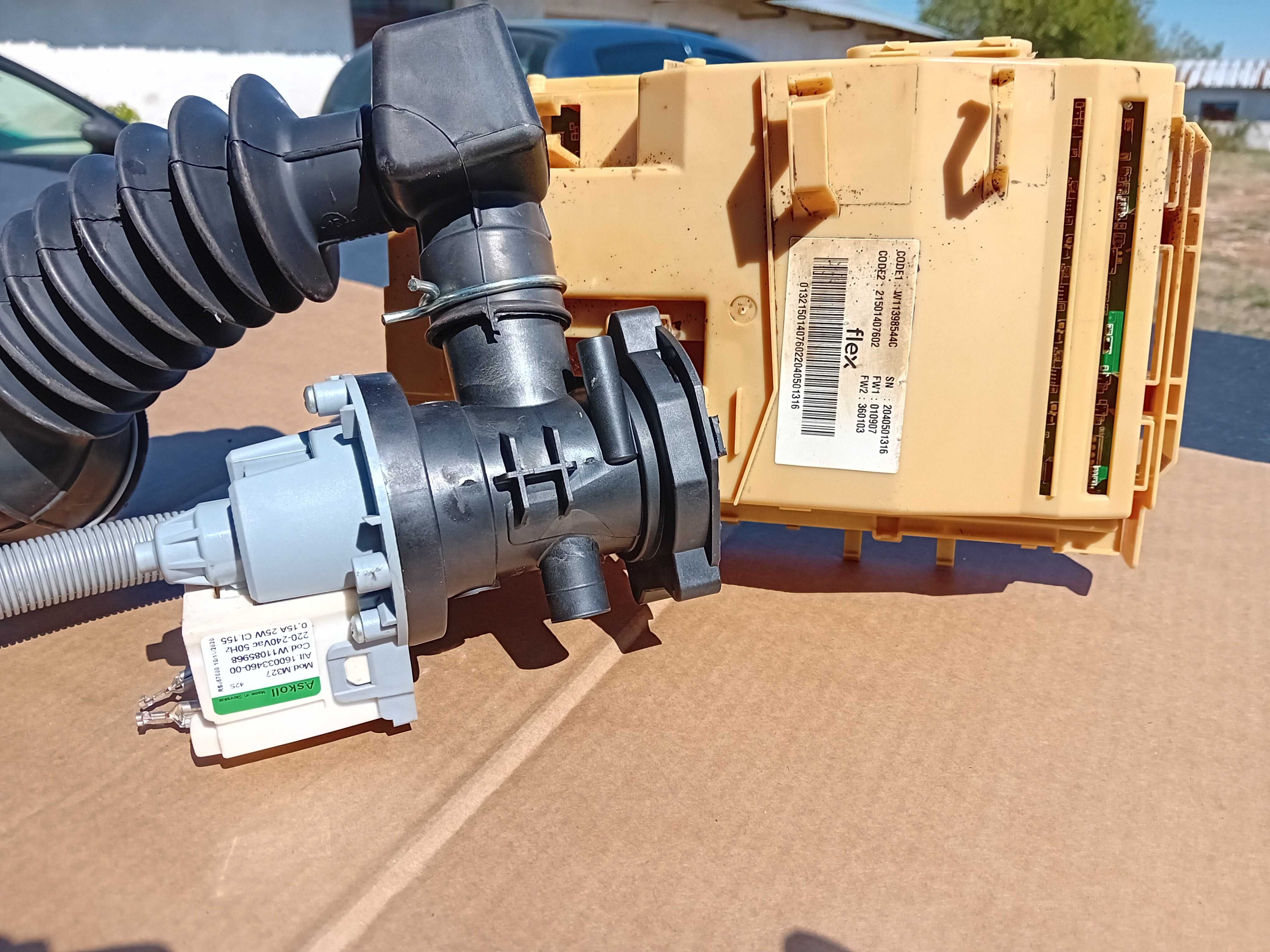 Водна помпа Whirlpool FWDD 1171582SBV