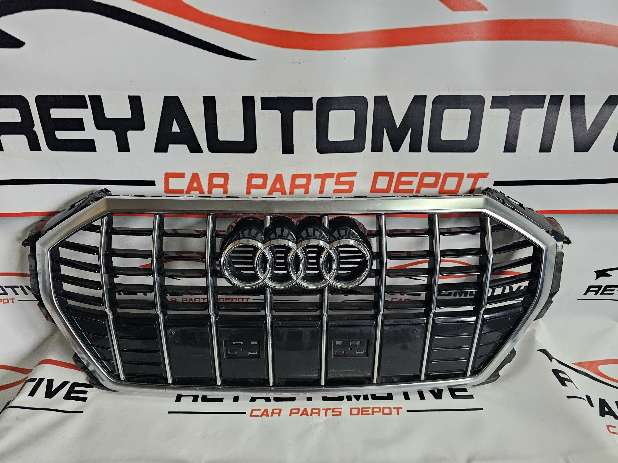 Grila radiator Audi Q3 S Line dupa 2018 cod 83A853651B