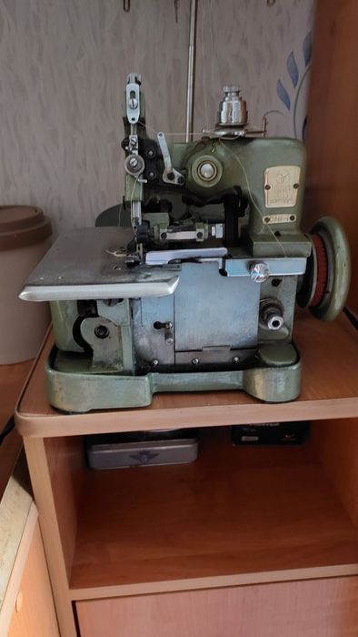 Продам оверлог в рабочем состоянии.