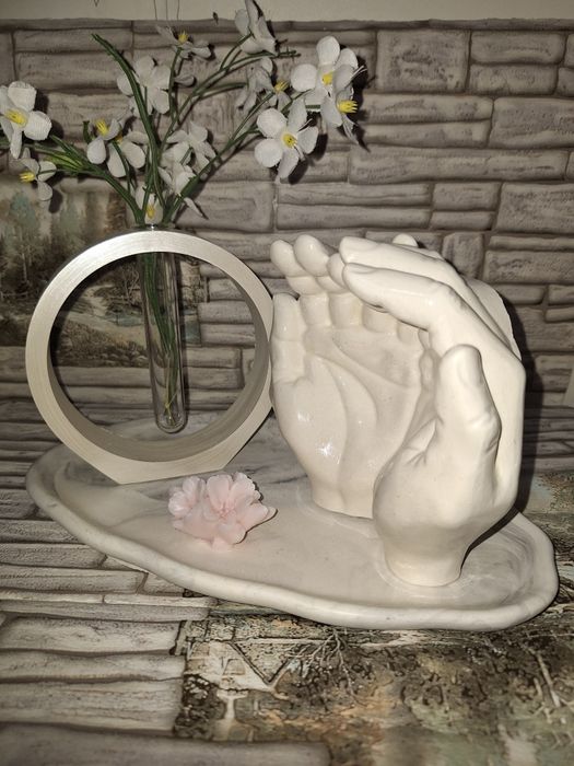 Гипсовые изделия  и свечи по доступным ценам.