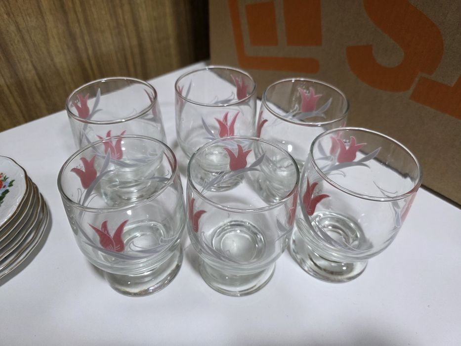 Срочно продаю баночки для специй, вазы для цветов, бокалы и вазочки