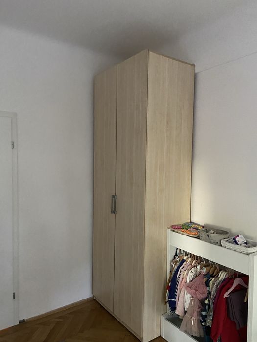 Vând dulap spațios