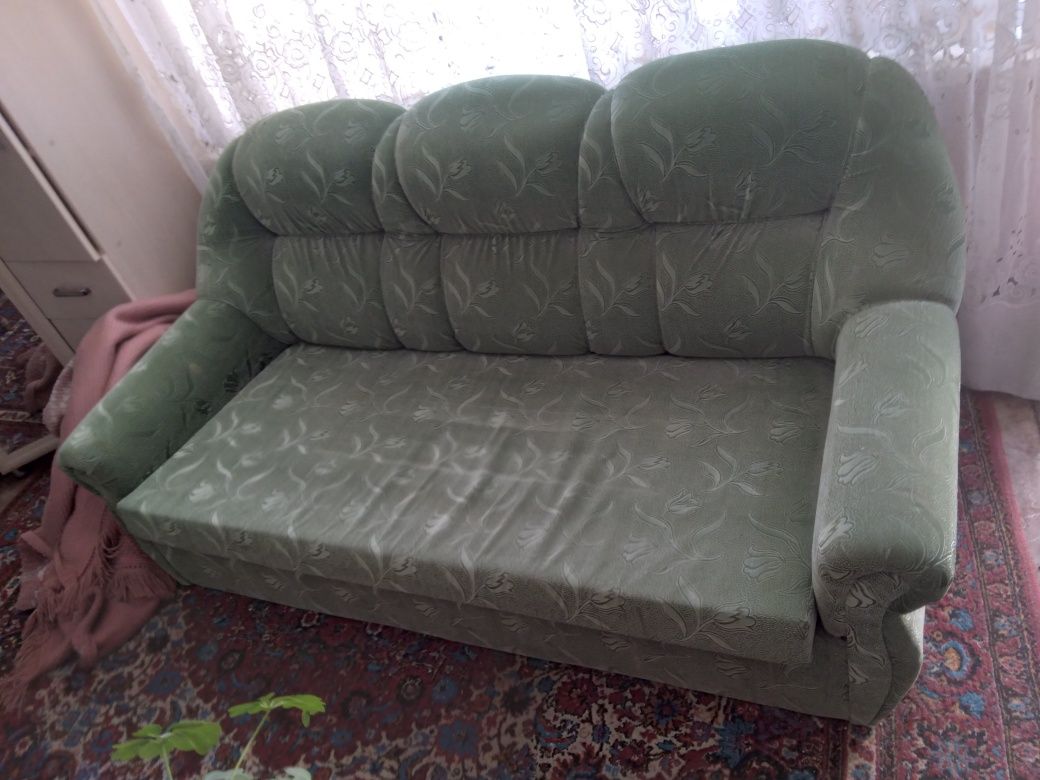 Продам диван и два и кресла.