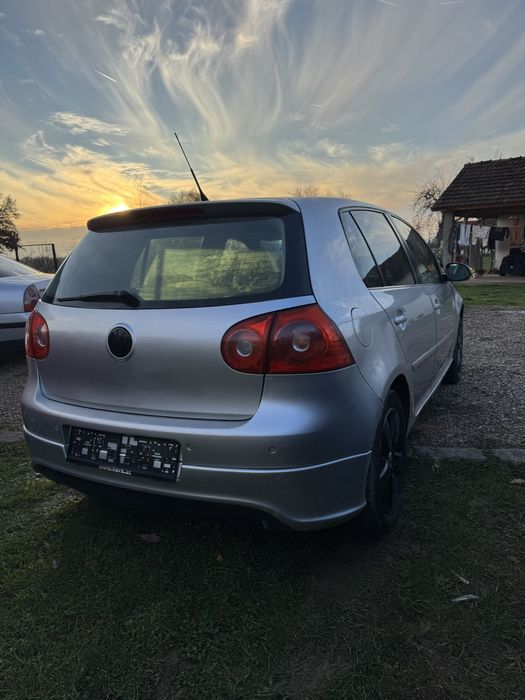 Vând Golf V 2.0TDI