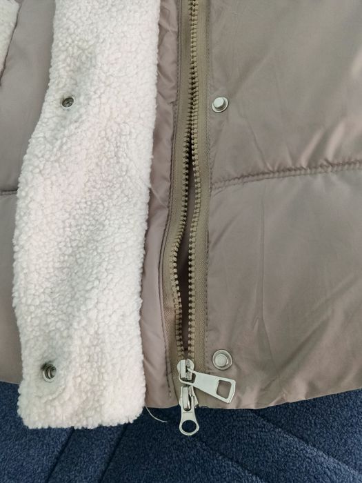 Куртка зимняя бежевого цвета