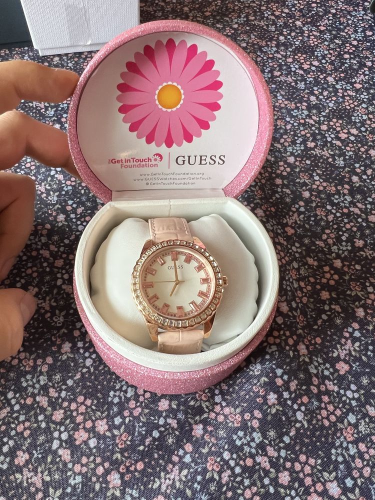 Дамски луксозен часовник Guess