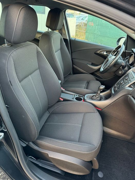0pel Astra J 1,6 diesel 130 cp Euro 6 An fabricație  2015