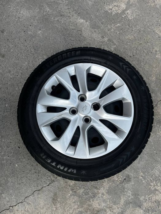 Продам диски с шинами зимние