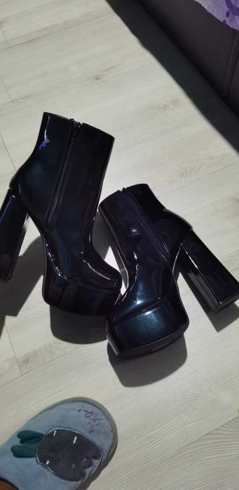 Vând Botine superbe