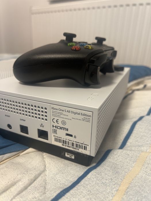 Xbox One S 1TB + Controller Xbox + Adaptor Xbox