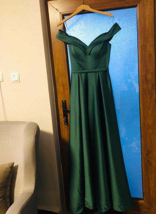 Официална рокля от сатен в зелен цвят