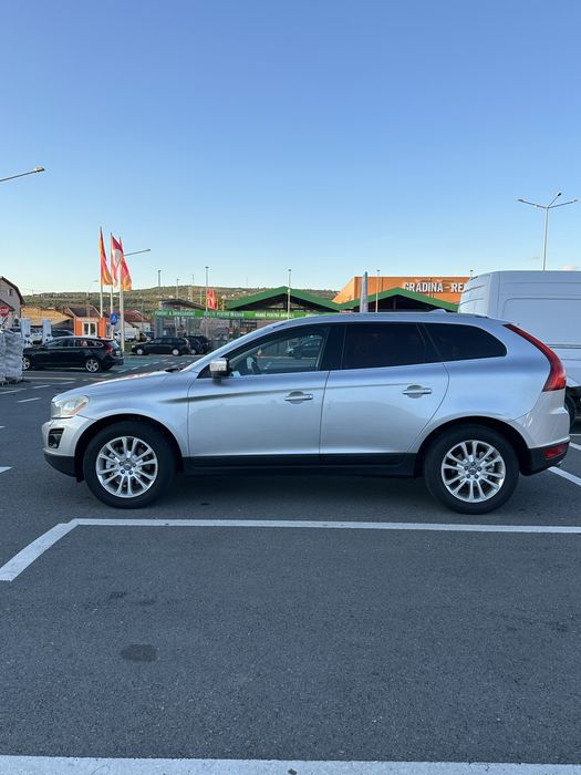 Anunt valabil Vand VOLVO XC60 automat 4x4 2.4 D5 Apple CarPlay