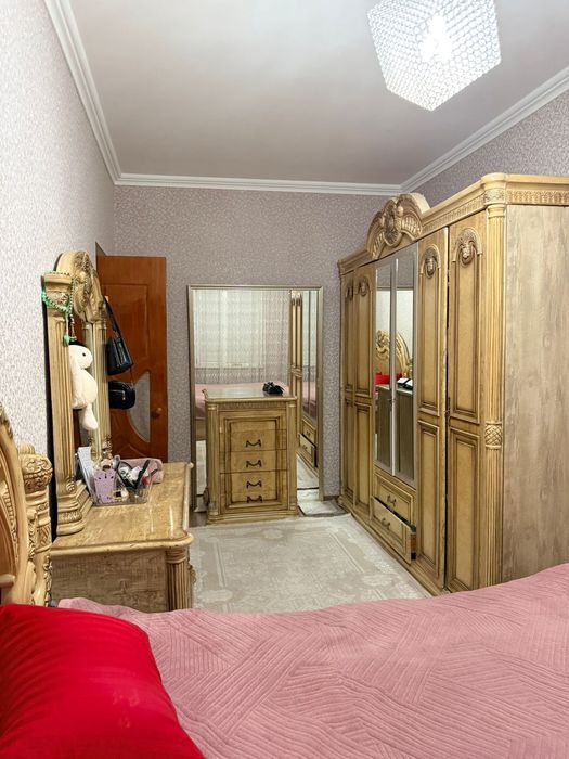 Продается спальный гарнитур