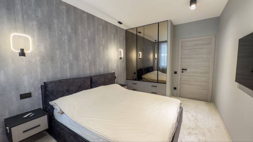 De vanzare -Apartament 2 camere prima linie la mare, building Stefan R