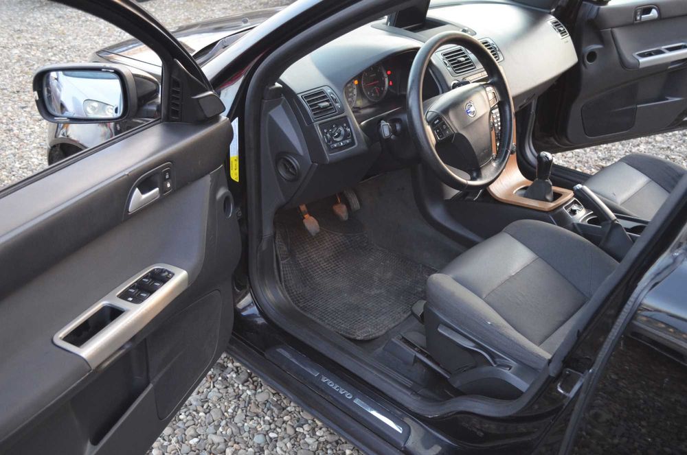Volvo V40, 1.6 diesel, 2006, 260.000 km