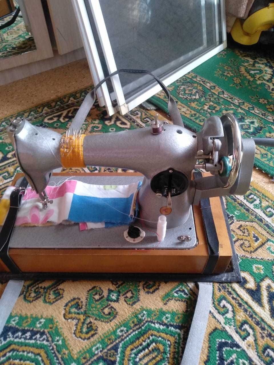 Швейная машинка советская