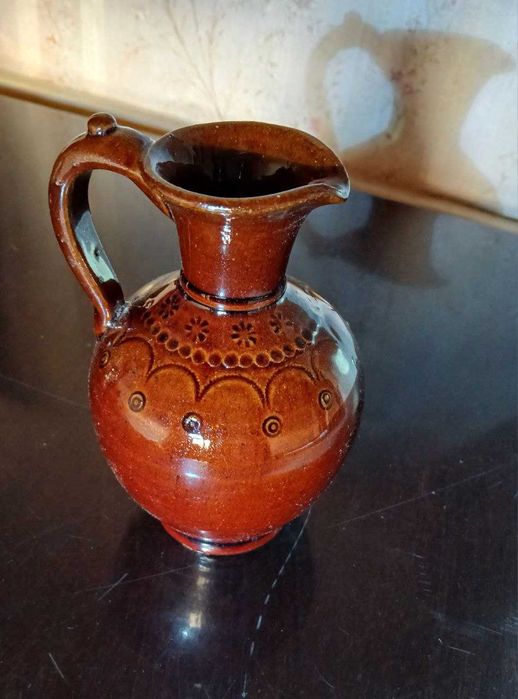 Керамический кувшинчик, пепельница и вазы