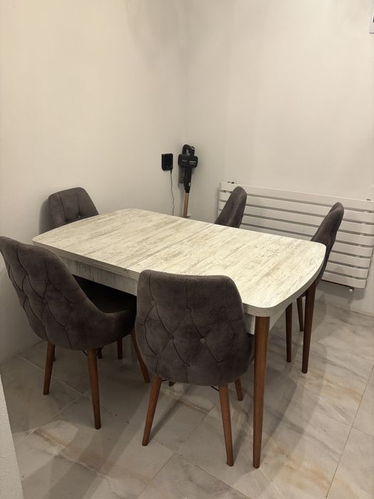 Masa extensibila cu 6 scaune