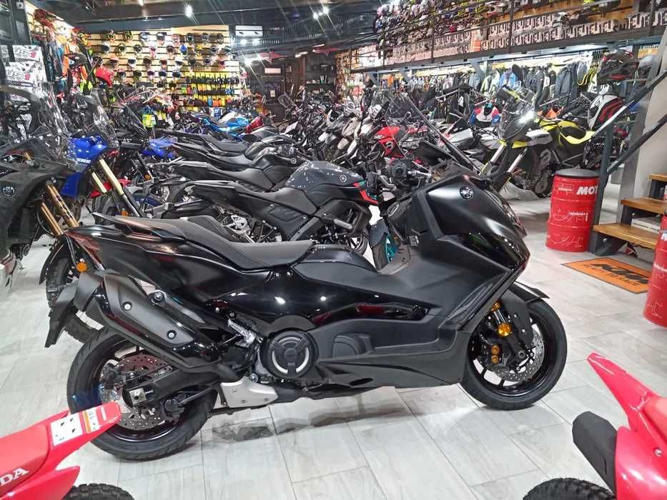 Yamaha TMax 560 nou PROMO- livrare prin EST BIKE Campina