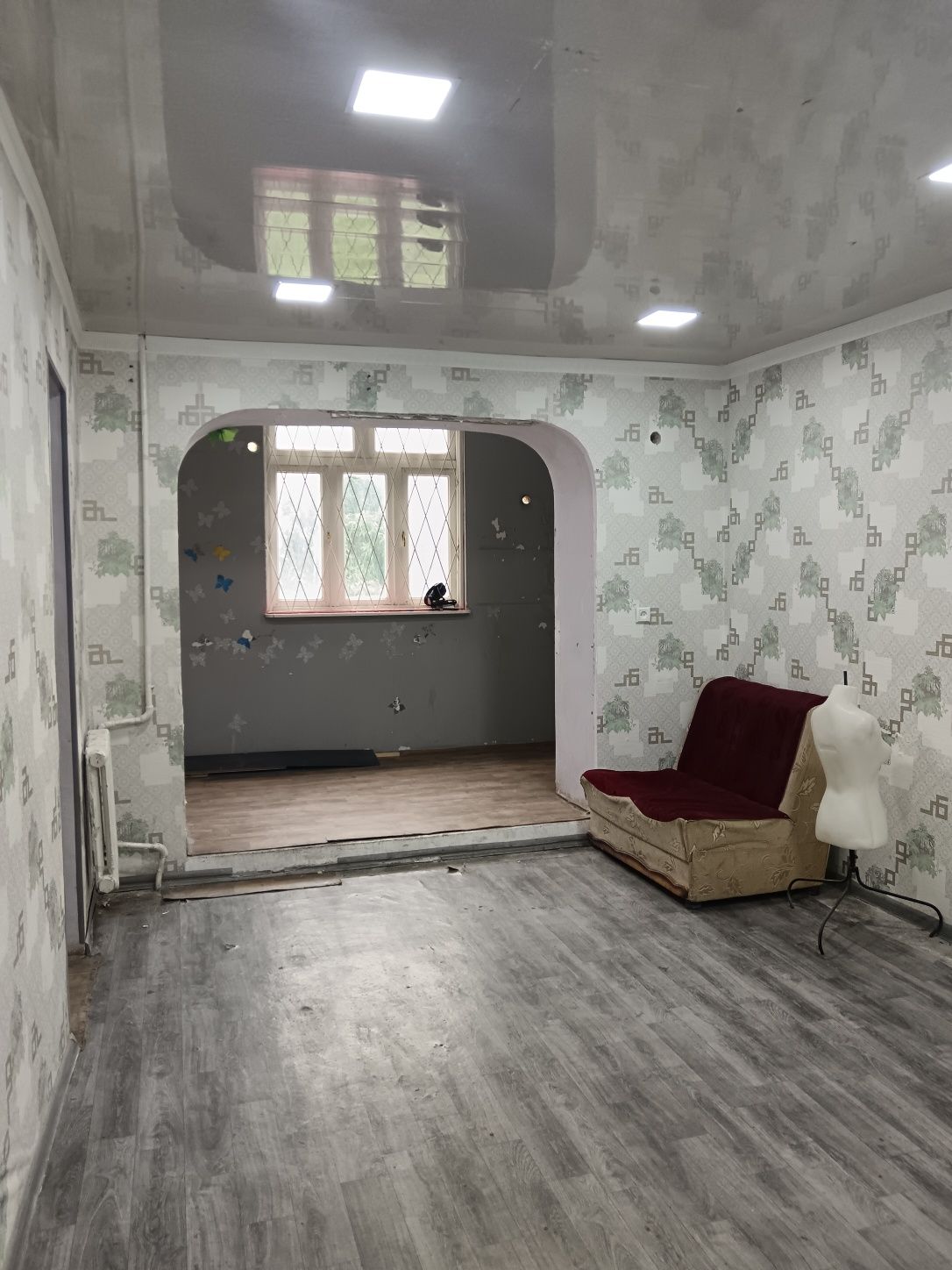 Olmaliqda 2 xonali pod ofis ne jiloy joy