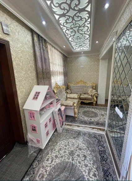 Квартира сотилади 5-хонали, Себзорда 1 этаж подвал+ховлиси билан 100м2