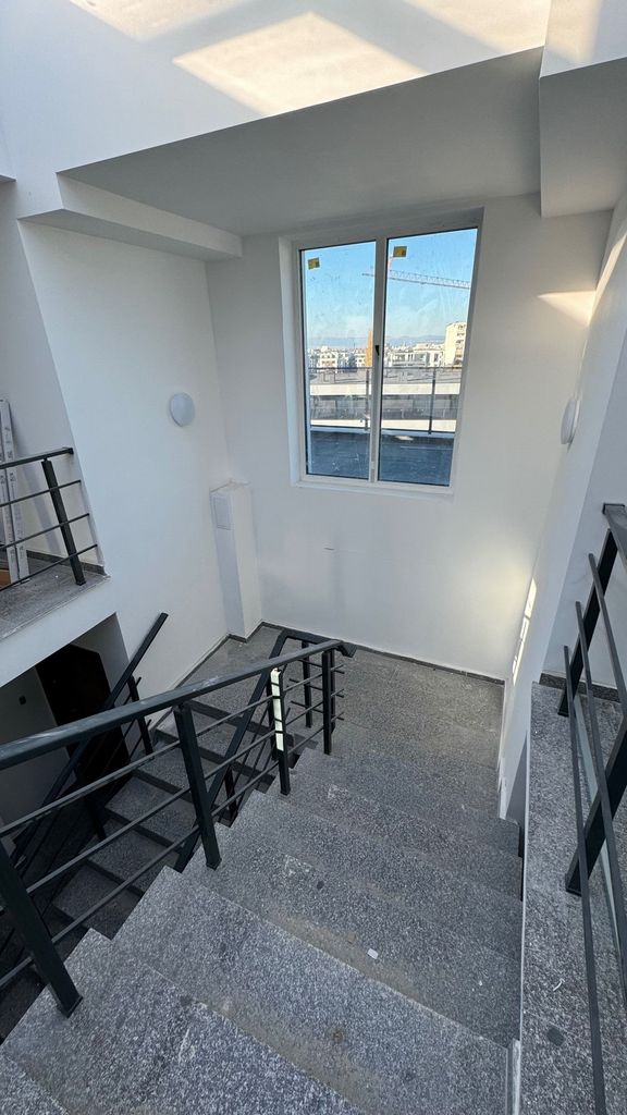 Продава се Двустаен апартамент в София, Студентски град - 109 кв.м за 1175 €/кв.м - Снимка #6