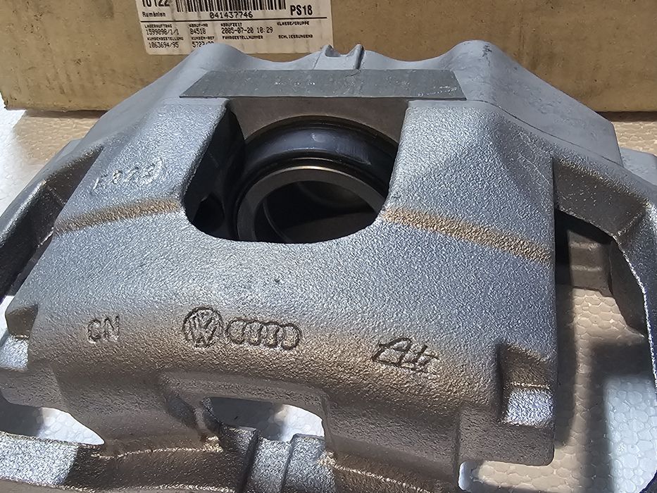 Etrier stanga fata 345mm nou original Audi A4 / A6 / S4 / S6

Cod Oe: