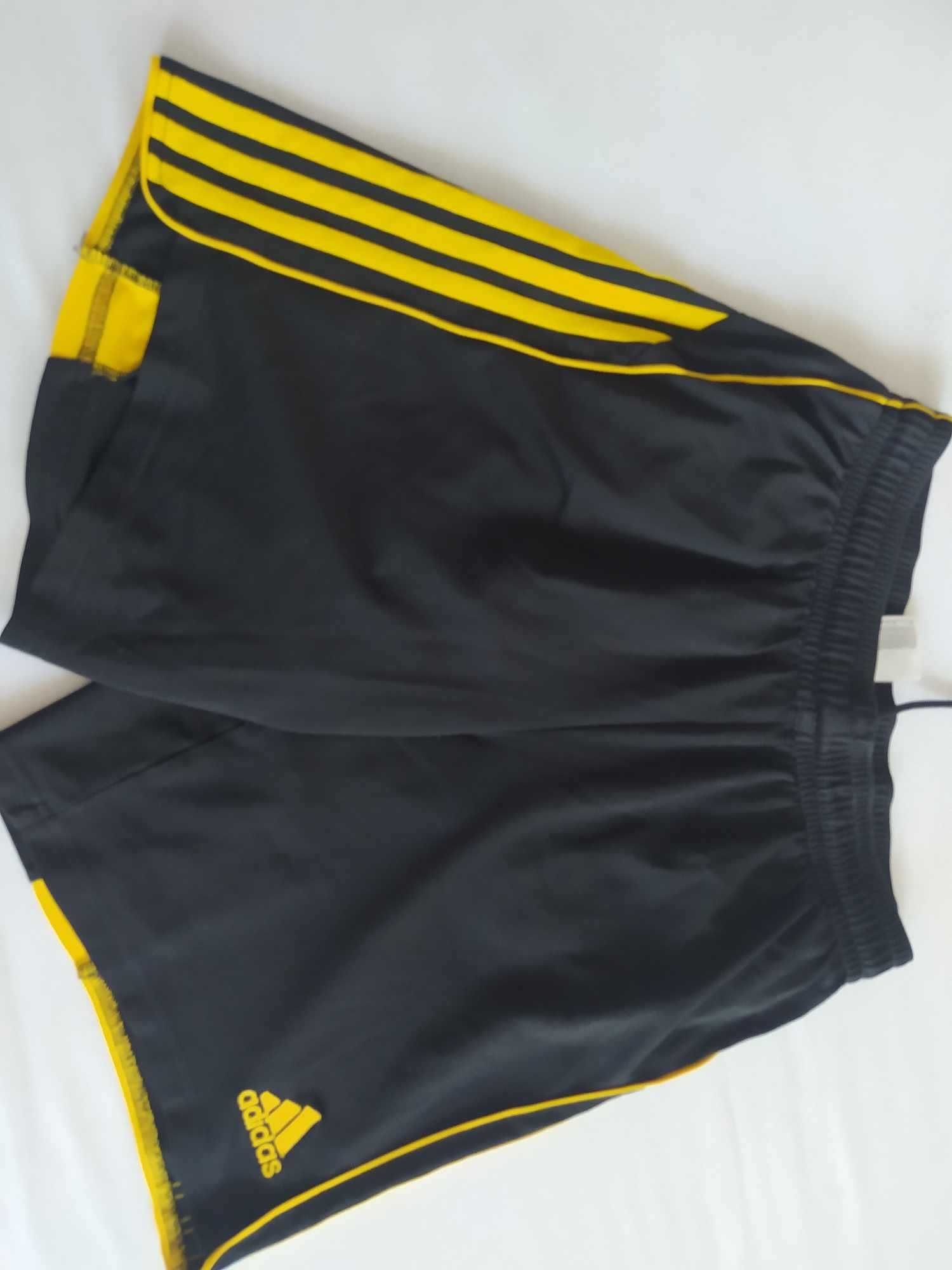 Спортни къси панталони и тениски Adidas, Asics