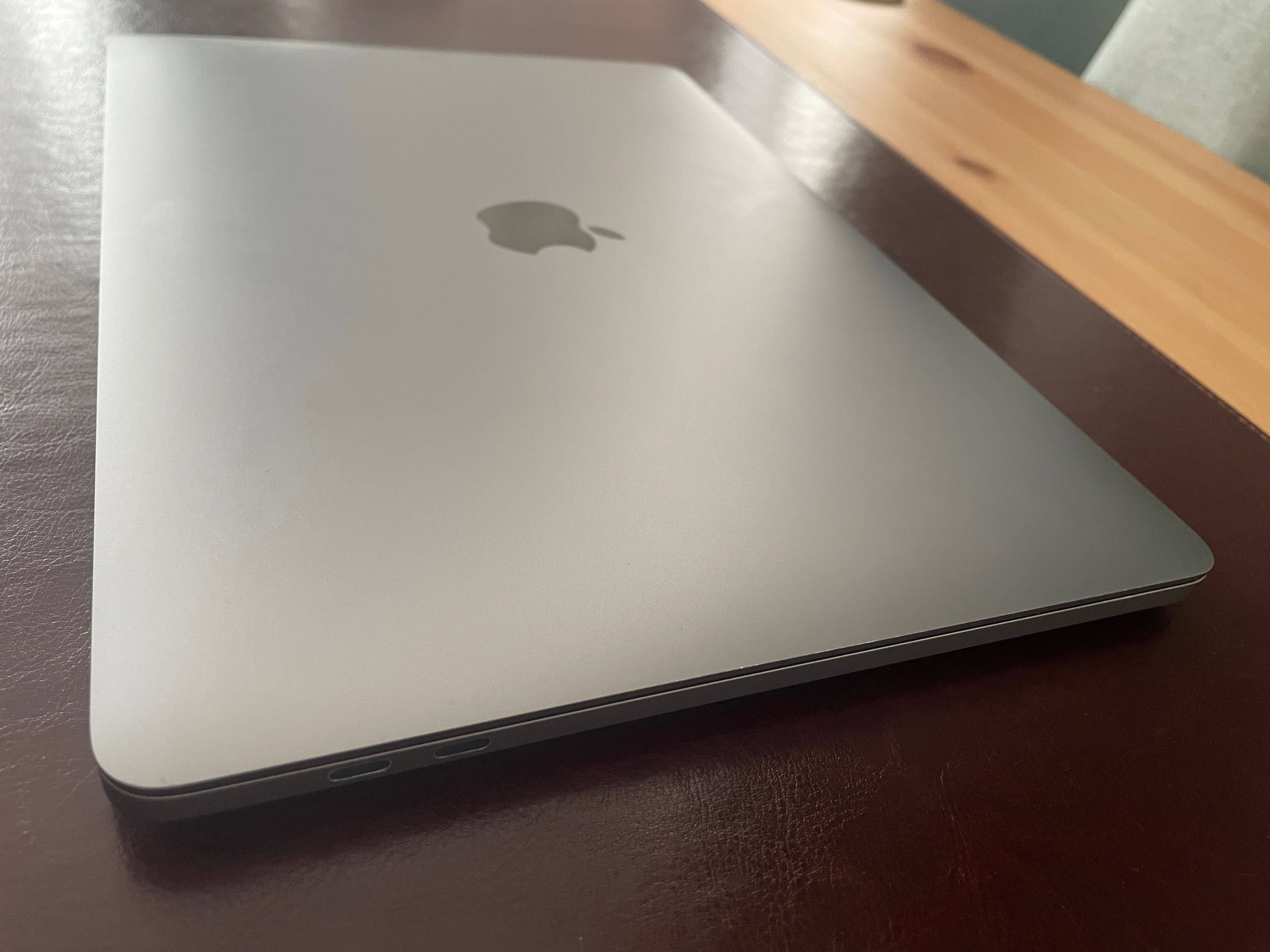 Apple MacBook Pro 13" Model 2020