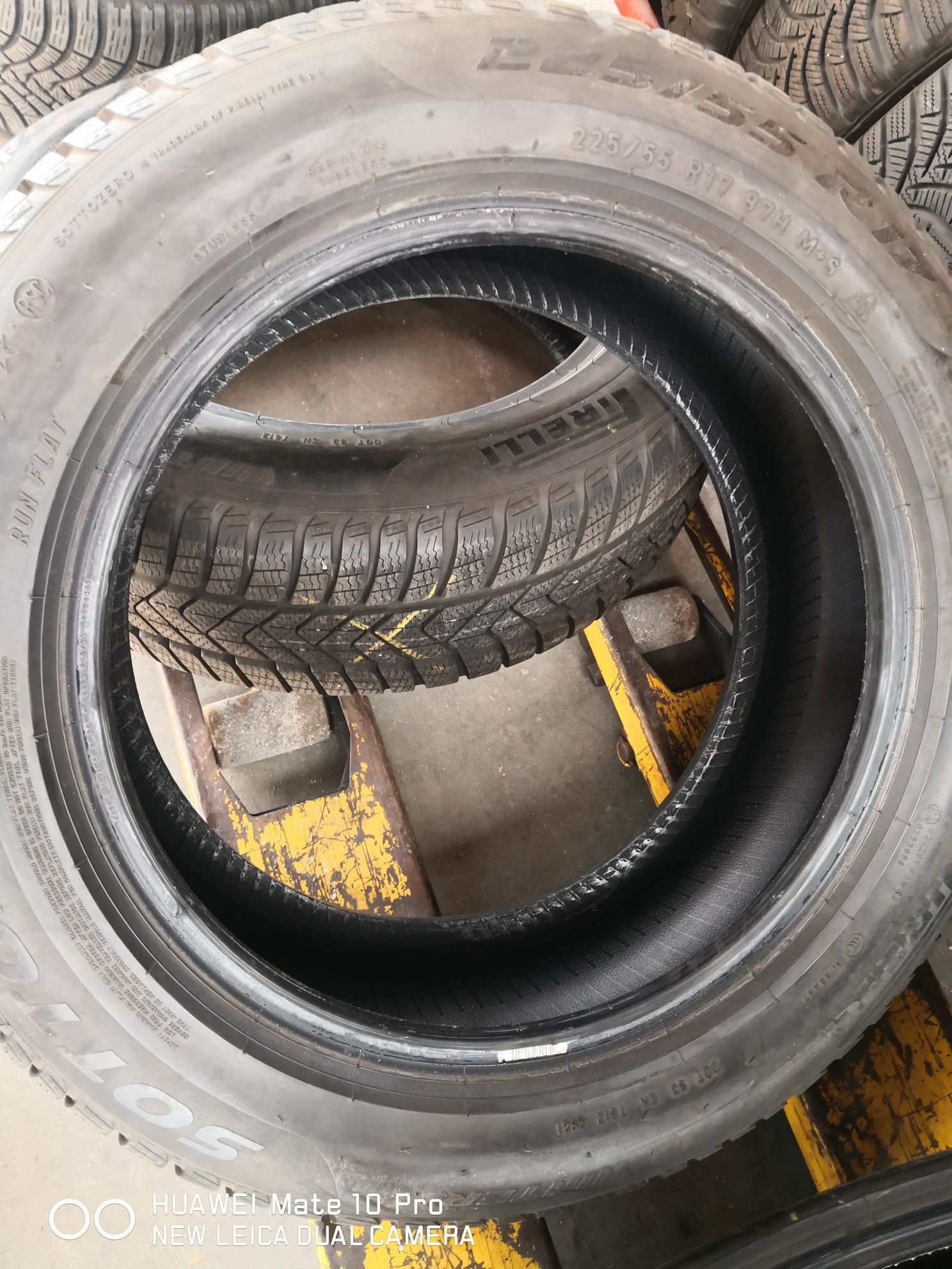 225 55 17 цола гуми като нови Pirelli RFT dot 21