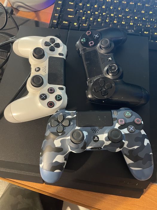 Vand ps4+3 manete+16 jocuri