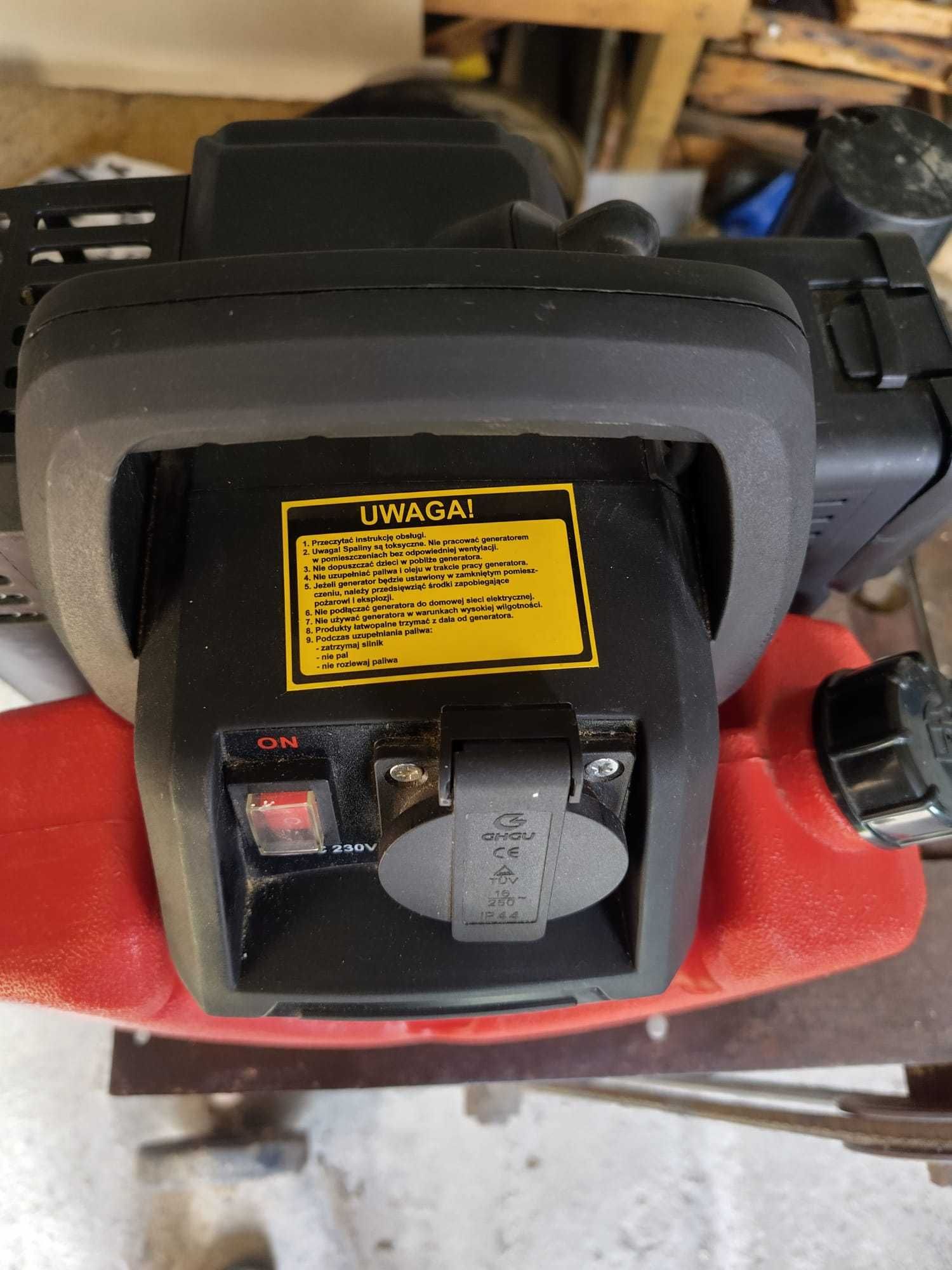 Generator portabil de curent monofazat, pe benzina Yato 800W, 230V