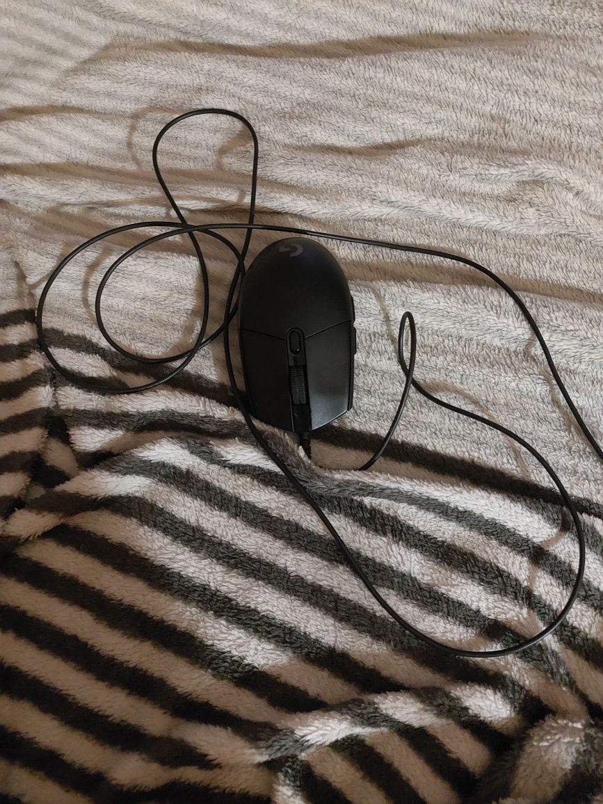 Vând tastatura color laptop mouse și controlar PS 4