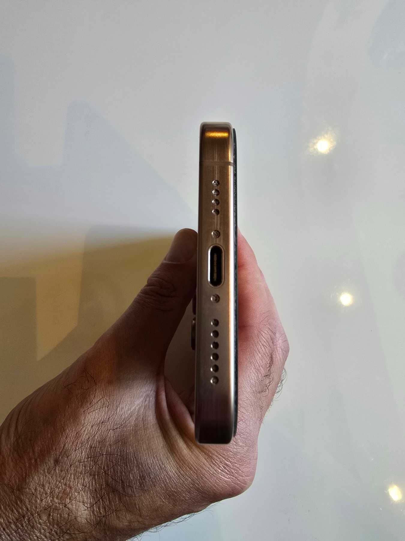 Запазен Apple iPhone 16 Pro Max 256GB Desert Titanium